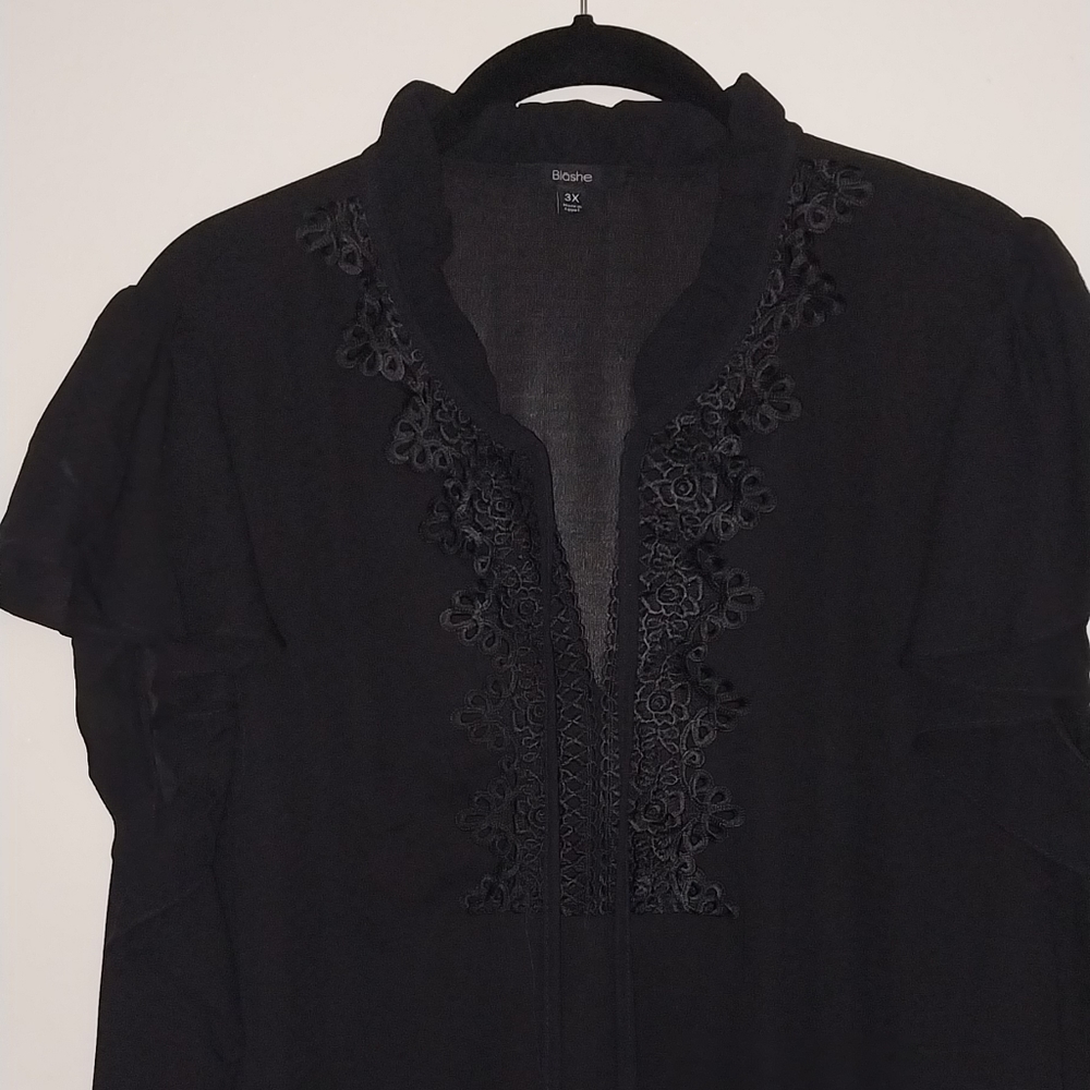 BLACHE black ruffled neckline and applique top size 3X